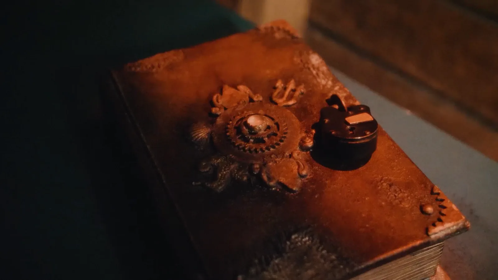 Calico Jack’s leather-bound log in the Pirates escape room